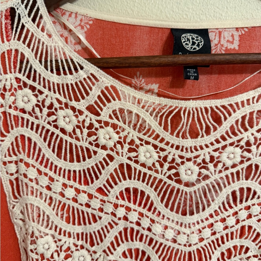 Bobeau Boho Crochet Lace Floral Blouse Coral White Peasant Top M - Picture 9 of 10